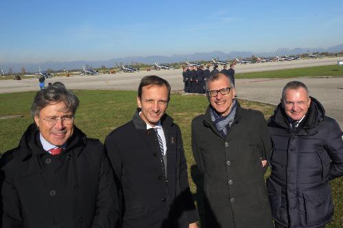 Sergio Emidio Bini (assessore regionale Turismo), Massimiliano Fedriga (governatore Friuli Venezia Giulia), Piero Mauro Zanin (presidente Consiglio regionale) e Fabio Marchetti (sindaco di Codroipo) sulla pista di Rivolto